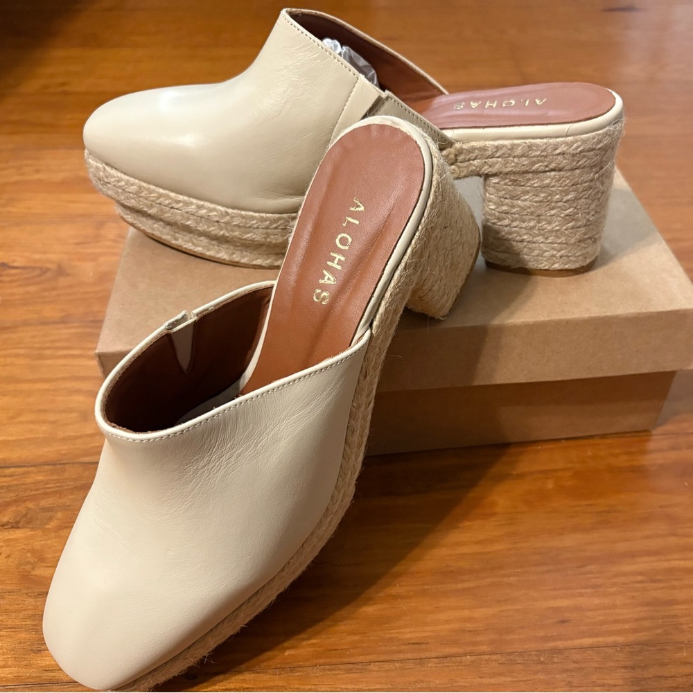 ALOHAS Beige Platform Mules